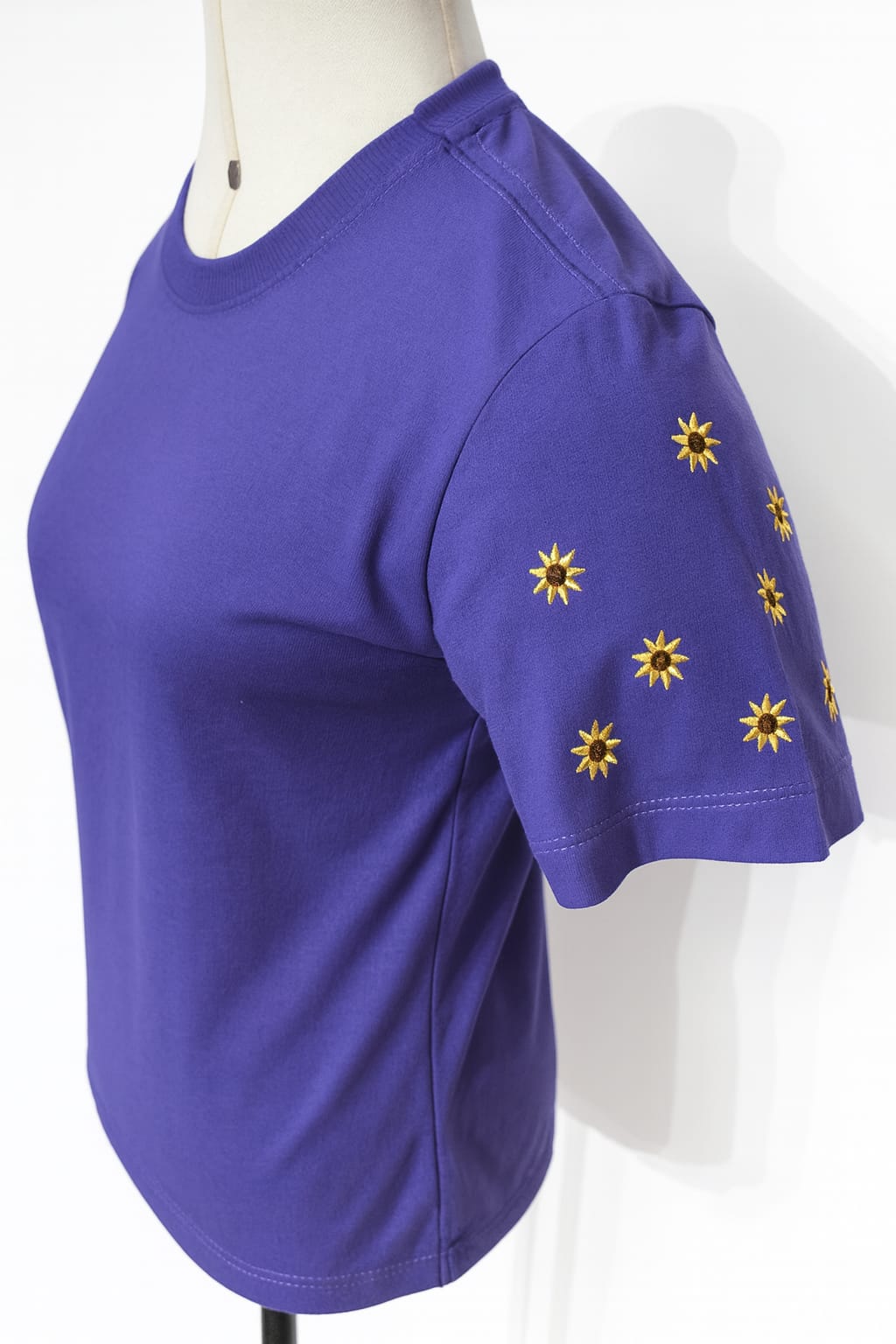 Camista Bordada na Manga