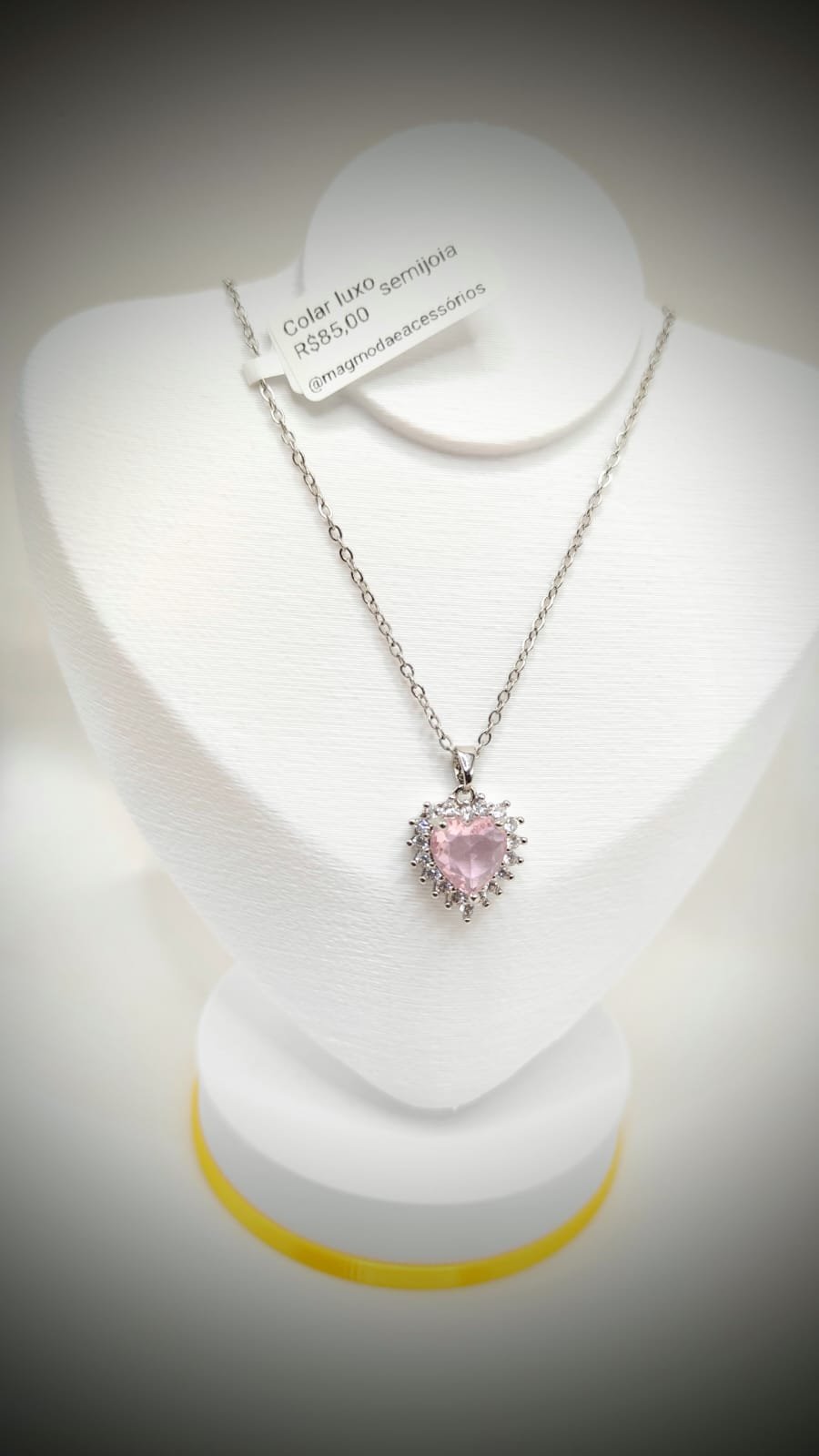 Colar coração rosa claro (banho de ródio branco)